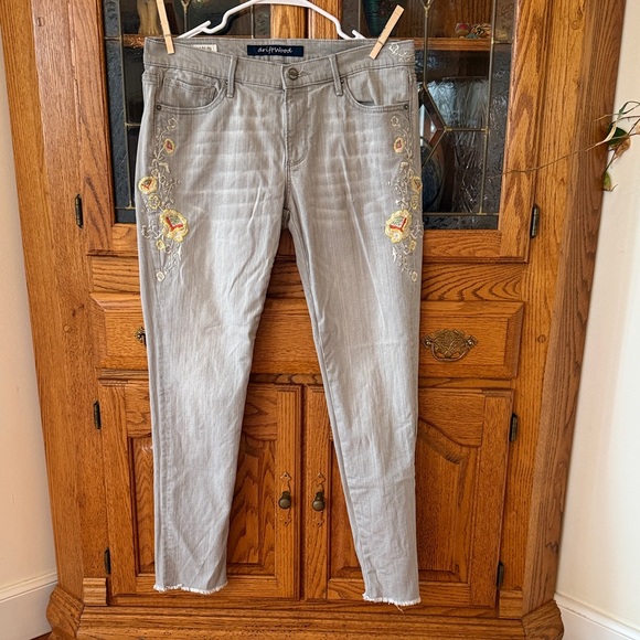 DRIFTWOOD Denim - DRIFTWOOD Light Gray Women's Skinny Jeans with Floral Embroidery